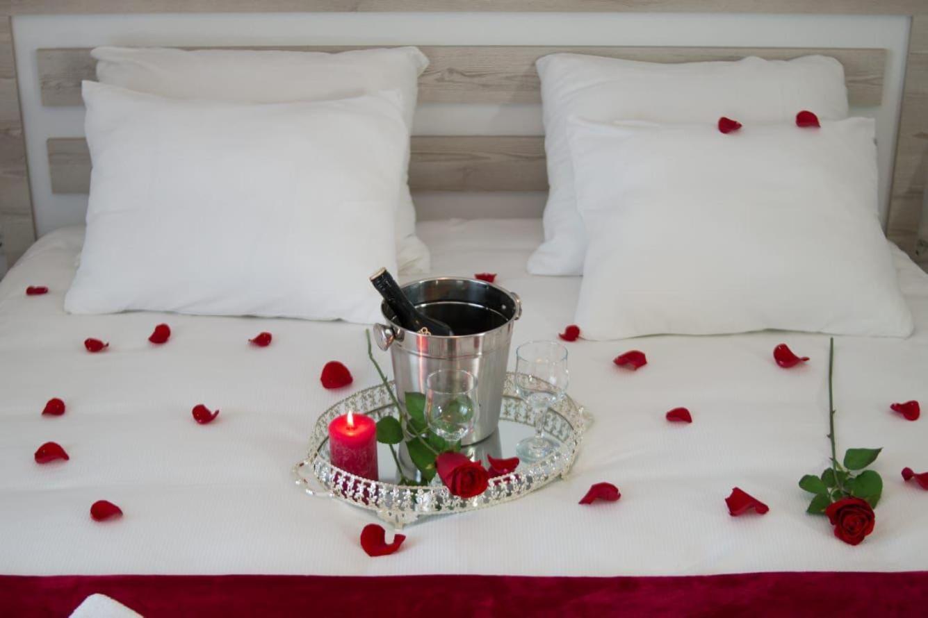 ולאסיץ Aparthotel "Queen Zina" מראה חיצוני תמונה