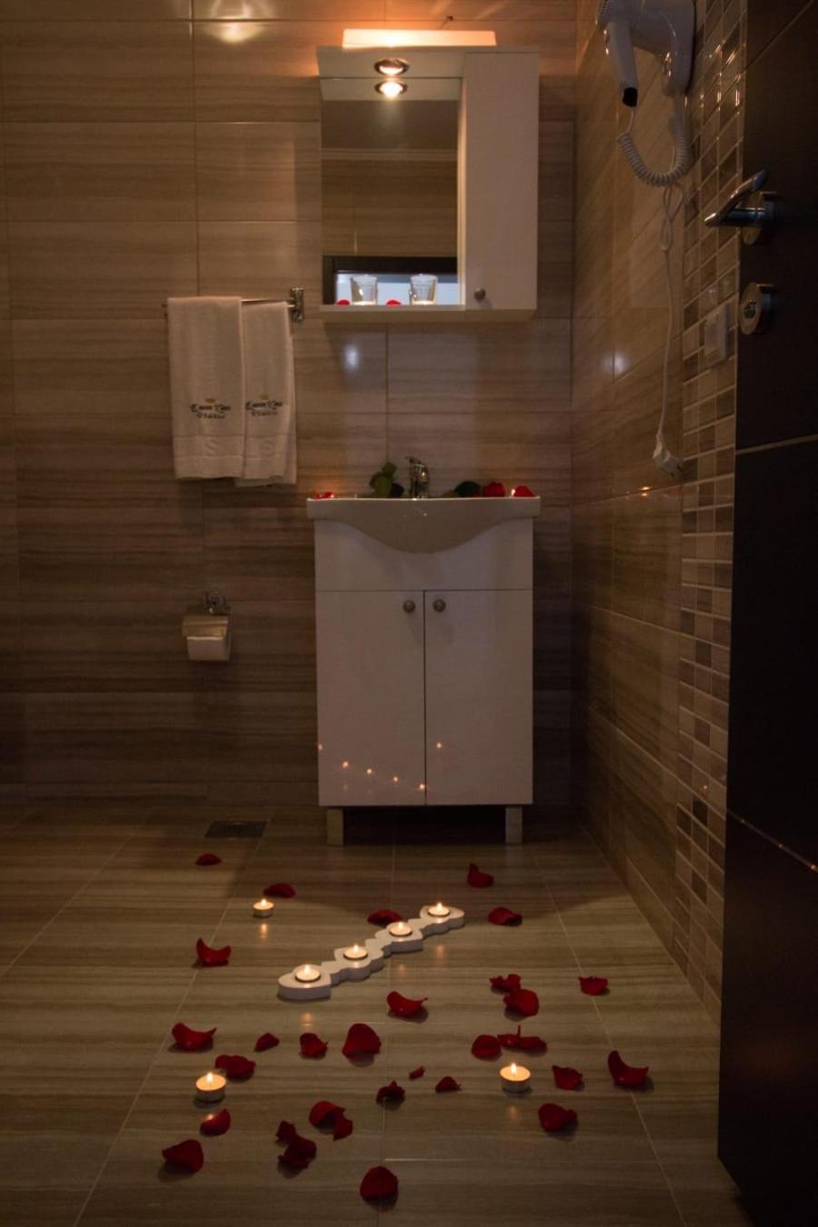 ולאסיץ Aparthotel "Queen Zina" מראה חיצוני תמונה