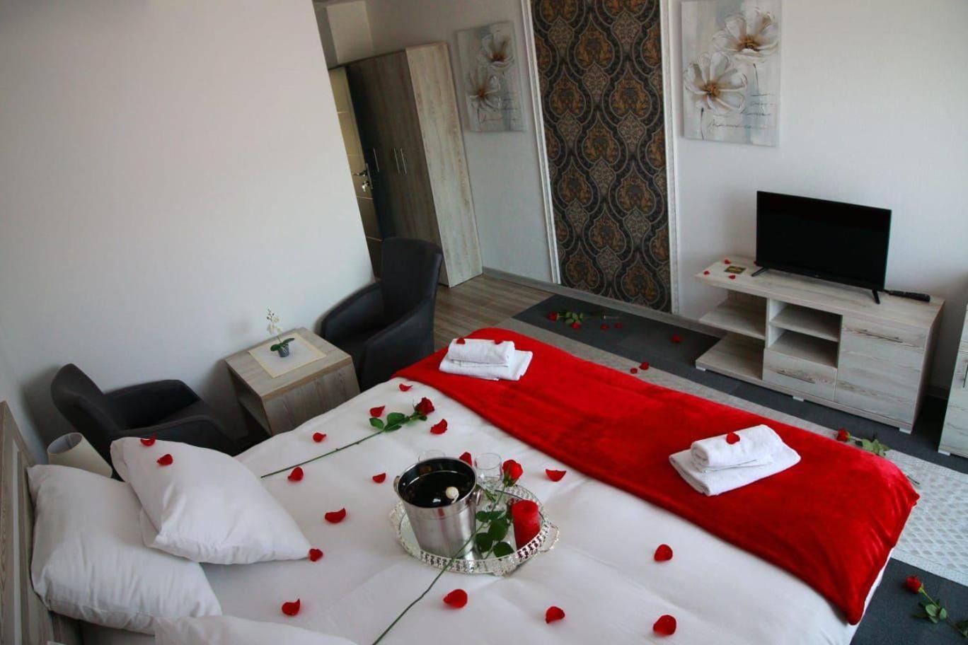ולאסיץ Aparthotel "Queen Zina" מראה חיצוני תמונה