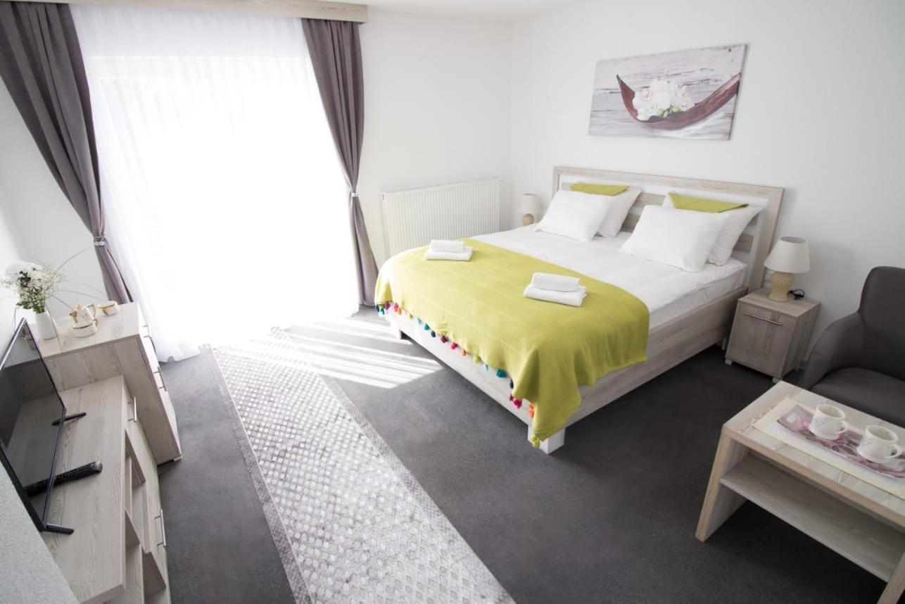 ולאסיץ Aparthotel "Queen Zina" מראה חיצוני תמונה