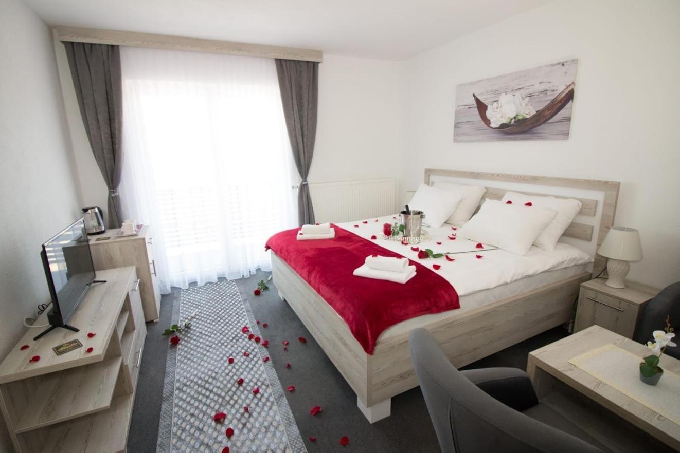 ולאסיץ Aparthotel "Queen Zina" מראה חיצוני תמונה
