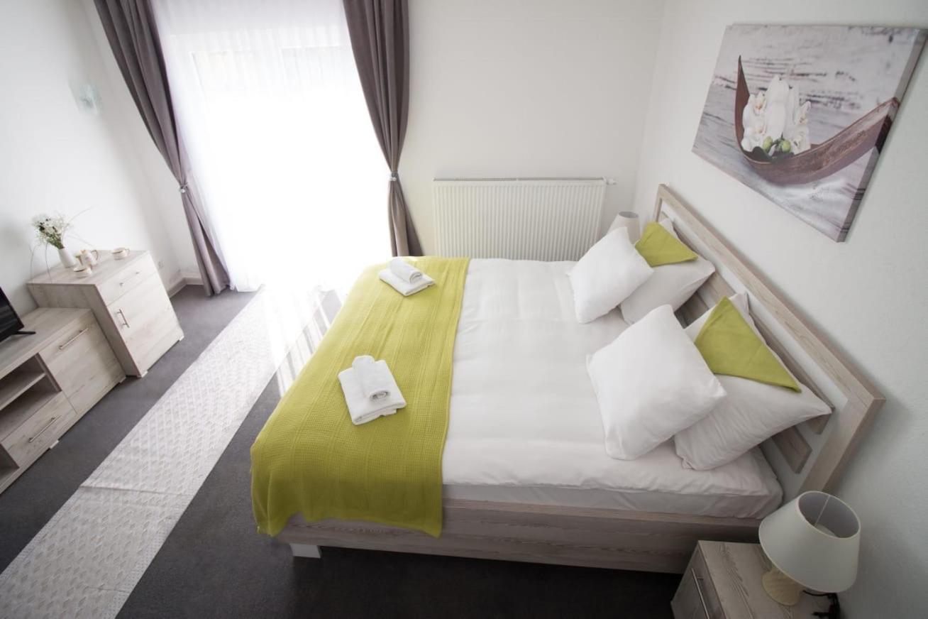 ולאסיץ Aparthotel "Queen Zina" מראה חיצוני תמונה